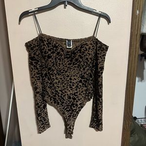 WINDSOR long sleeved cheetah print body suit size medium